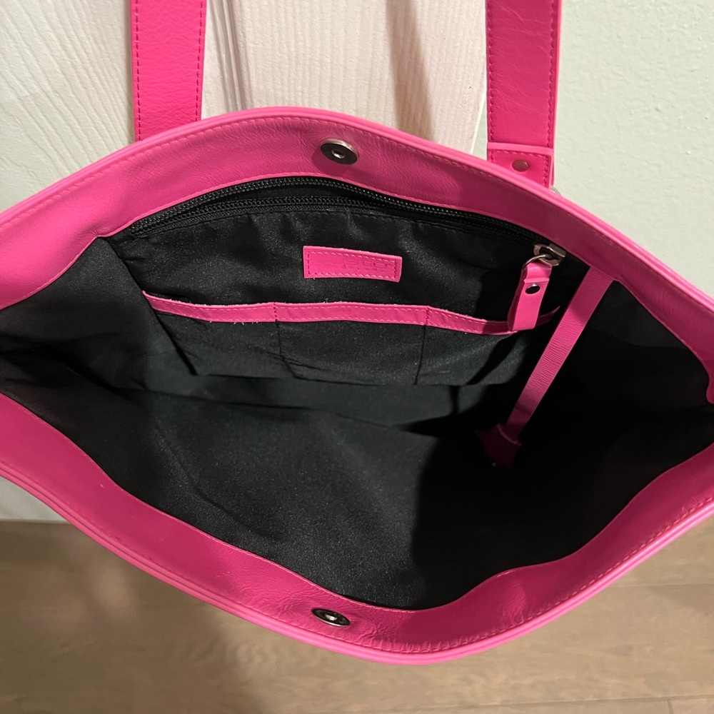 Genuin Custo Barcelona Bag
Excellent Condition. - Picture 4 of 6